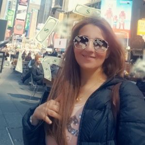 Meet your Posher, Leila